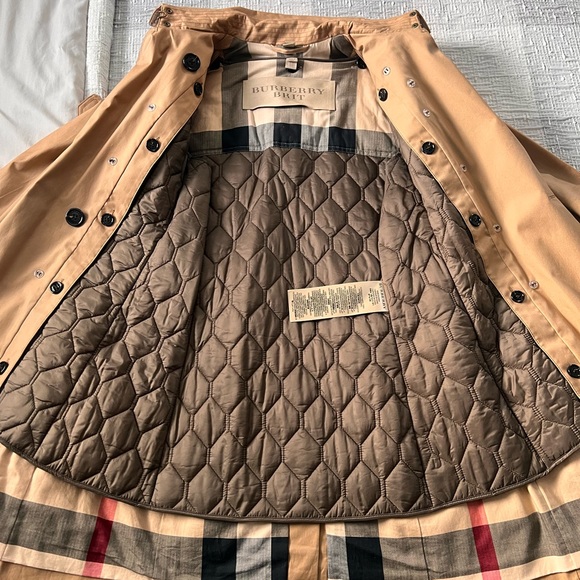 Burberry Classic Beige Trench Coat for Women - Picture 4 of 4